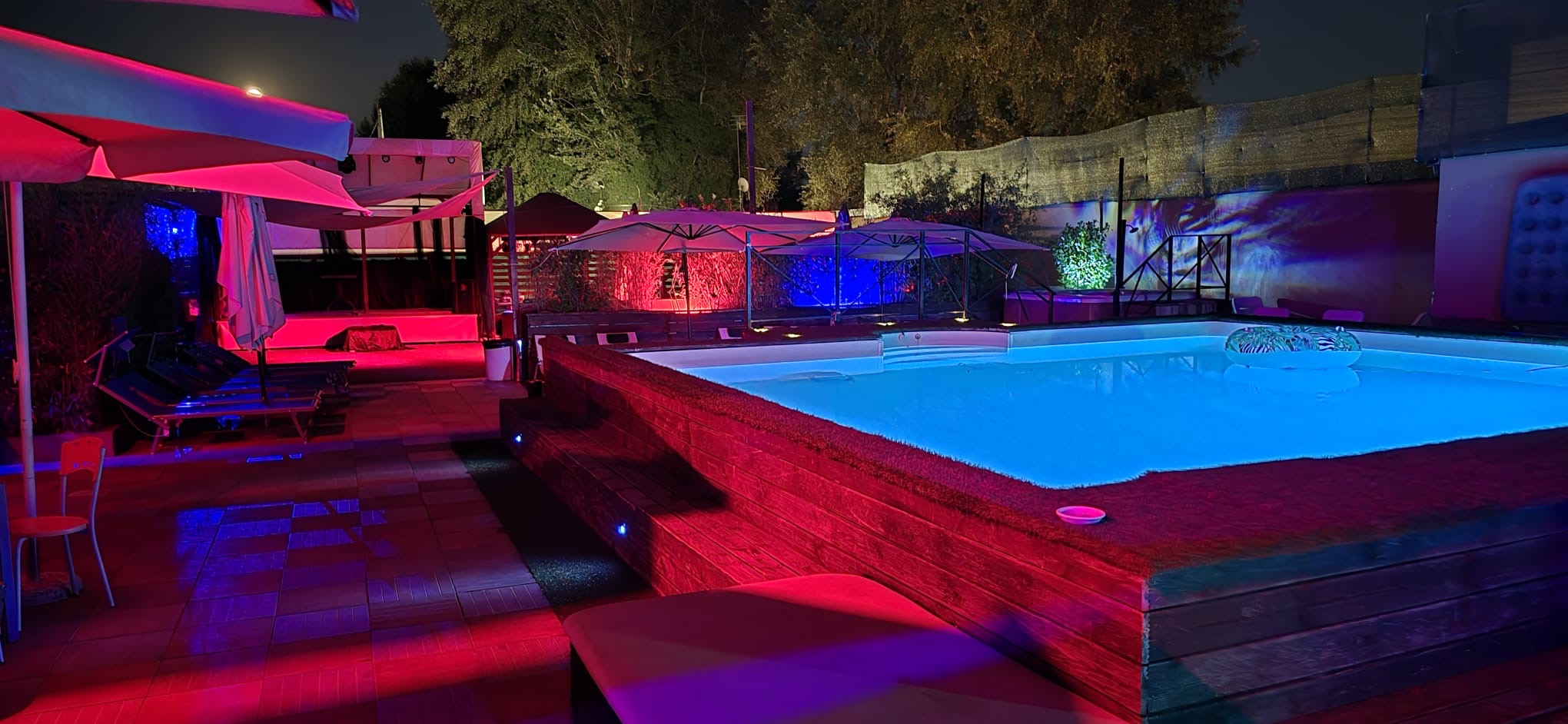 Sabato in Piscina - piscina esterna del New Luna Club Prive Roma